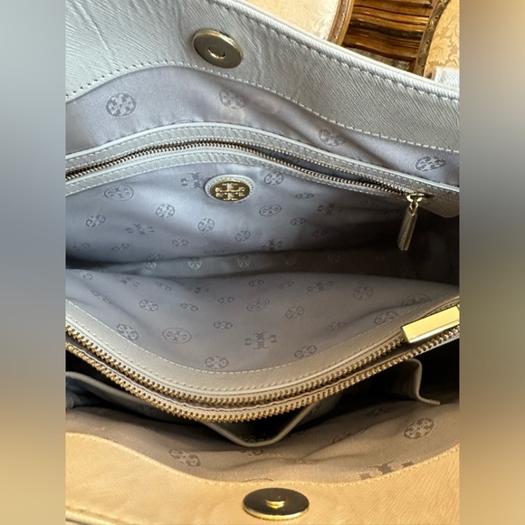 Tory Burch Robinson Tote in Mercury Gray Excellent Condition! - Picture 9 of 13